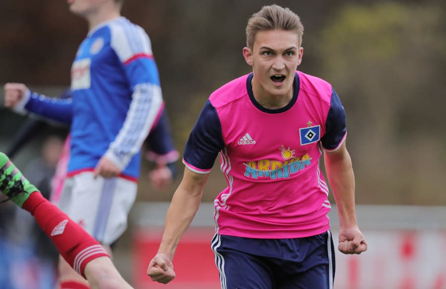 Jubel! Soeben hat Benjamin Prozel das 1:0 für seine Elf erzielt.