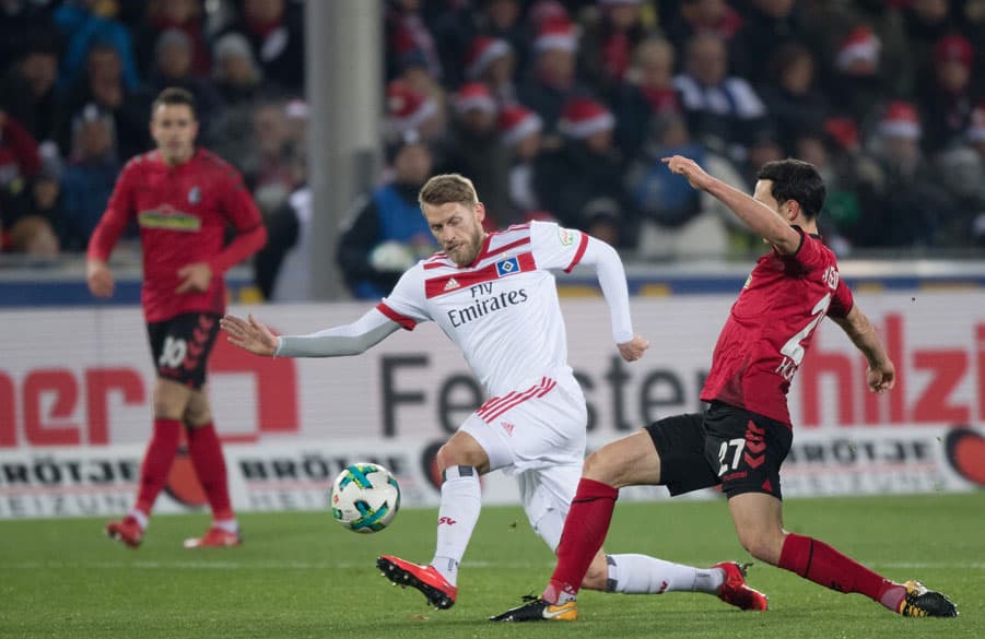 Aaron Hunt had a big chance to open the scoring for HSV in the first half.