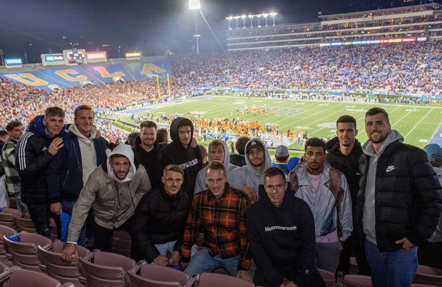 Am Sonnabend waren der gesamte HSV-Tross beim College-Spiel UCLA vs. UCS - ein echtes Derby in Los Angeles.