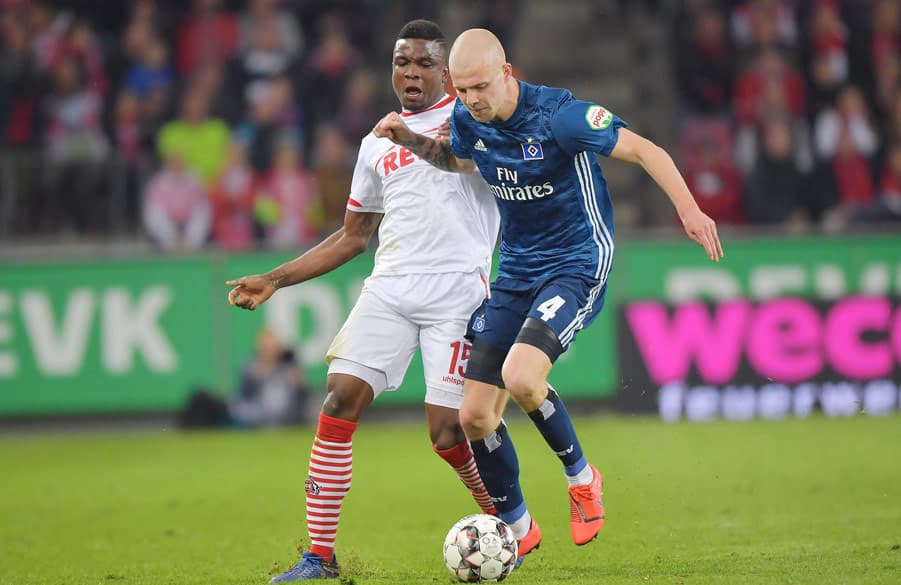 Rick van Drongelen schirmt den Ball ab.