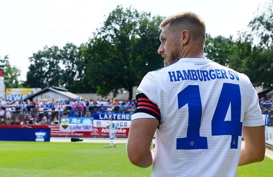 Die HSV-Profis, hier um ihren damaligen Kapitän Aaron Hunt, waren letztmals im Sommer 2018 in Meppen zu Gast. 