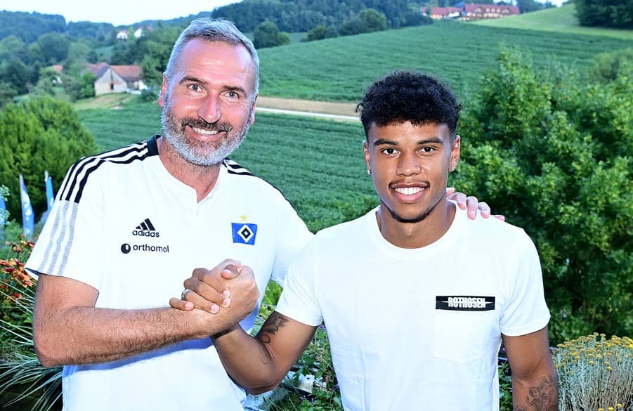 Königsdörffer (re.) freut sich auf die Arbeit mit Cheftrainer Tim Walter. 