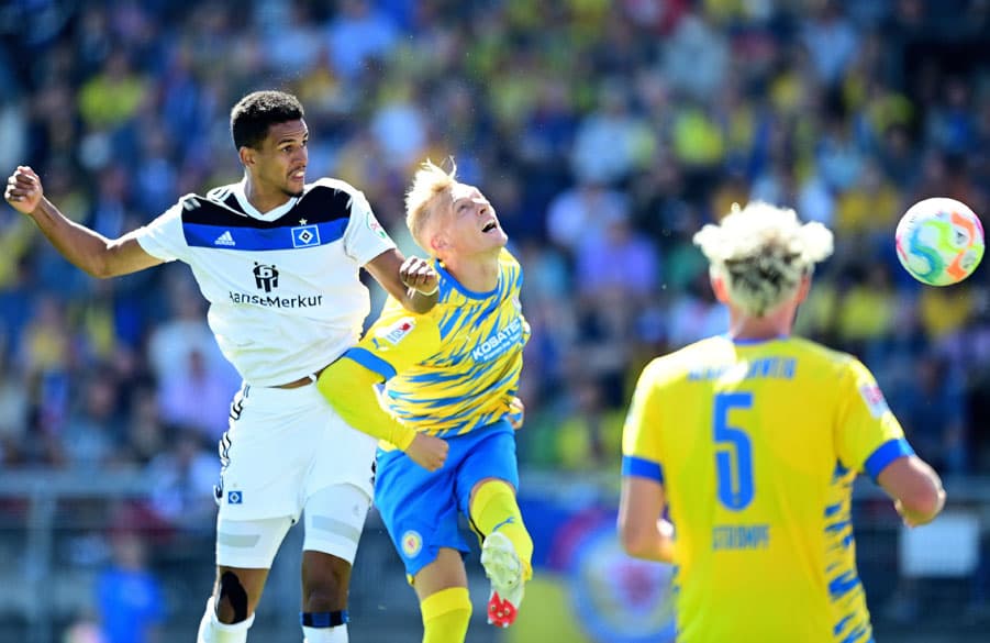 Der Doppelpacker in Aktion: Robert Glatzel machte erst das 1:0 und traf dann in dieser Szene auch noch per Kopf zum 2:0.