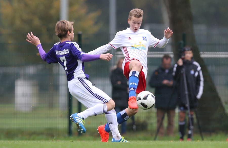 Alexander Aehlig und die U15 des HSV steht in Kiel vor einer schweren Aufgabe.