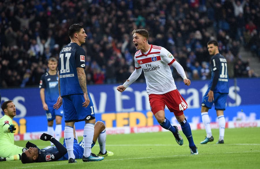 Drin! Fiete Arp erzwang in der 6. Minute die HSV-Führung und machte auch insgesamt ein starkes Spiel.