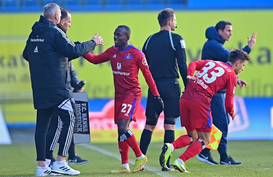 Die derzeitige große Stärke: Tim Walter verfügt auf der Bank über Spieler mit großer Qualität, die er - wie hier Winter-Neuzugang Noah Katterbach - ins Spiel bringen und seine Mannschaft damit stärken kann.