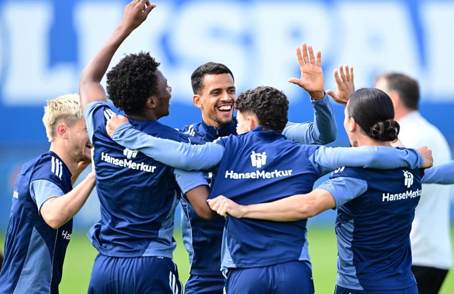 Good Vibes: Robert Glatzel im Kreis der Teamkollegen.