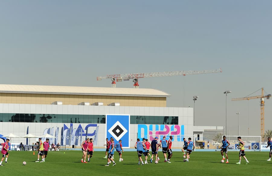 Die Rothosen auf dem Trainingsplatz in Dubai 2015.