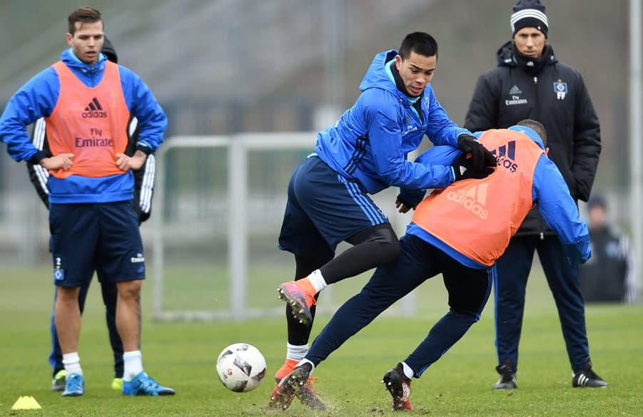 Bobby Wood im Trainingszweikampf mit Ashton Götz.