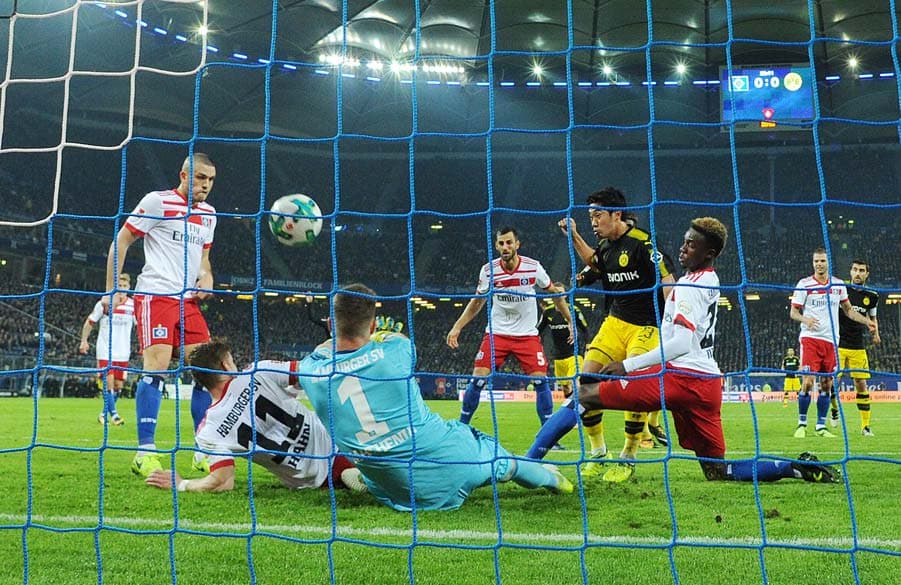Mathenia helpless: Kagawa pounced on a defensive HSV mix up to force the ball home and break the deadlock.