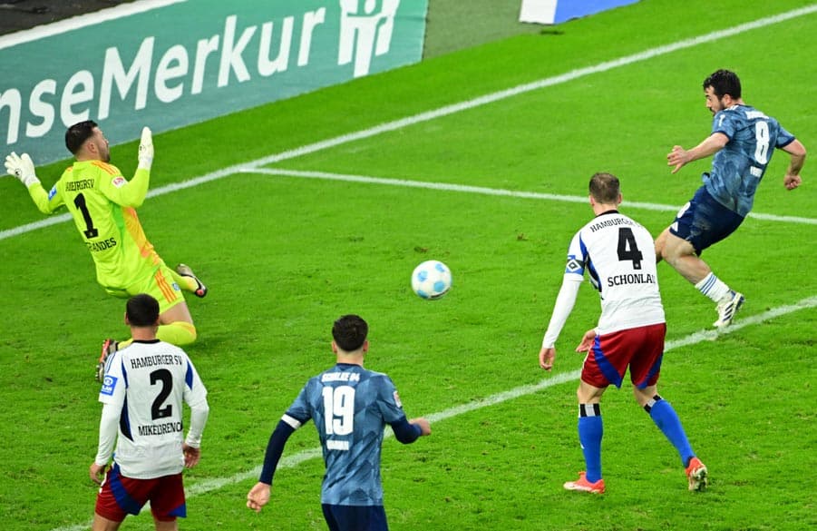 In der zweiten Hälfte kam Schalke zu zu vielen Torchancen und Amin Younes leitete mit seinem Anschlusstreffer die Schalker Aufholjagd ein.