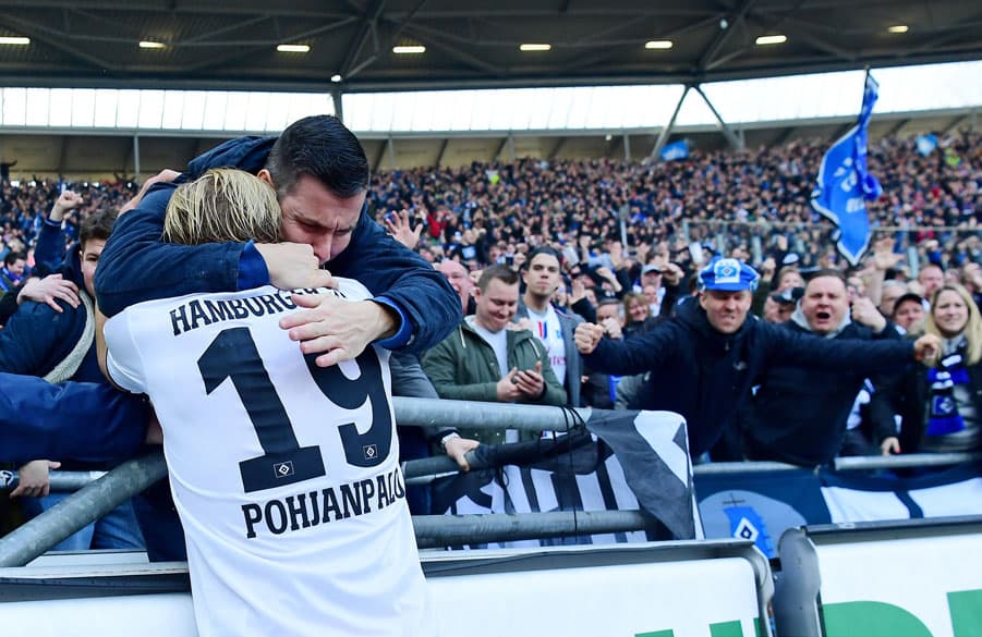 Das späte 1:1, das Torschütze Joel Pohjanpalo hautnah mit den Fans feierte, freute die Rothosen natürlich, wischte aber nicht die Unzufriedenheit über den verpassten Sieg beiseite.