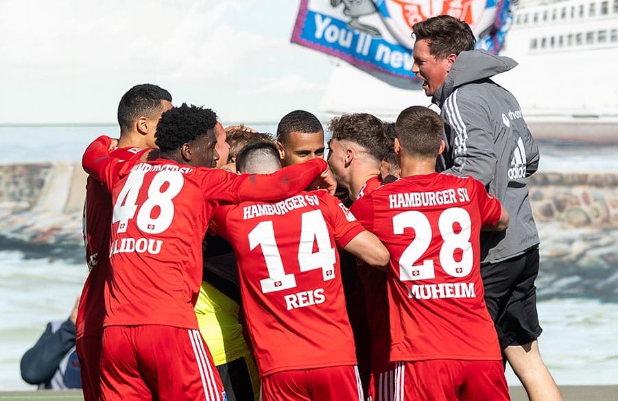 Mutiger Fußball, Zusammenhalt und Mentalität - die Erfolgsrezepte der Rothosen. 