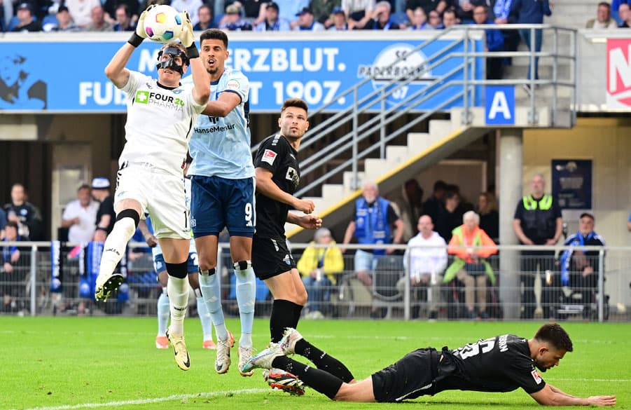 Kein Durchkommen: HSV-Toptorjäger Glatzel & Co. blieben in Paderborn in der Offensive ohne die nötige Durchschlagskraft.