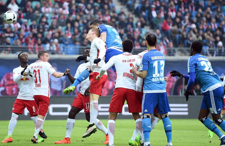 Kyriakos Papadopoulos traf bereits letztes Wochenende gegen Leverkusen, nun war er auch gegen Leipzig mit dem Kopf zur Stelle. Die HSV-Führung!