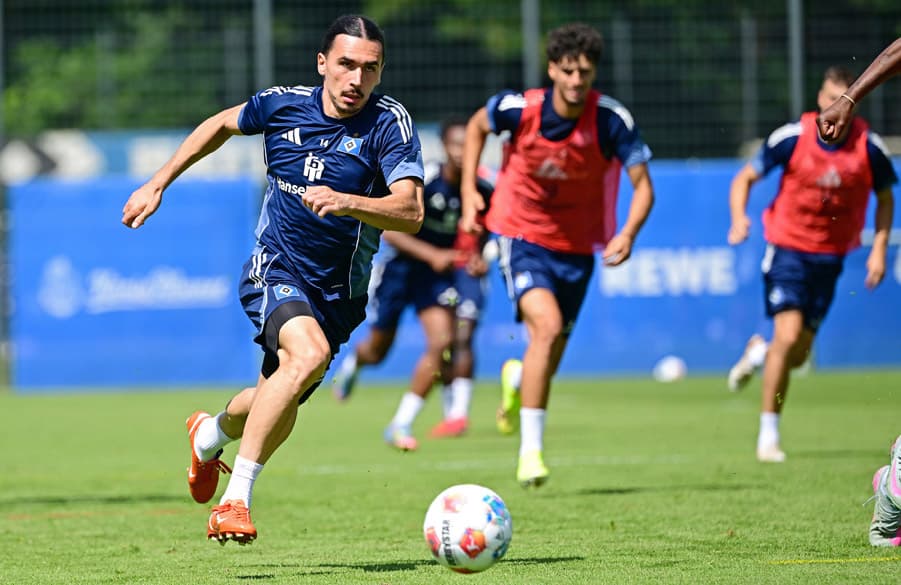 Quick and motivated with an eye for goal: Rayan Philippe is right in the thick of things as HSV start training again.
