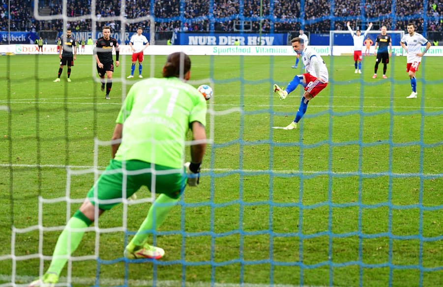 Übernahm Verantwortung, auch beim Elfmeter: Sonny Kittel, der an nahezu allen Offensivaktionen des HSV entscheidend beteiligt war.