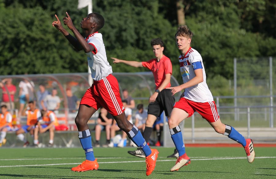 U15-Spieler beim Torjubel.