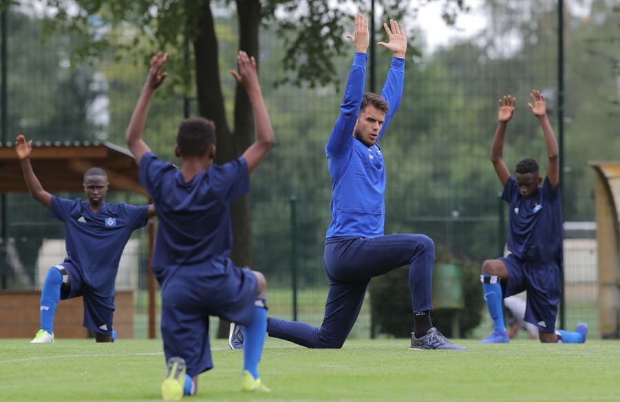 Milan Hentrich (Mitte) ist als Athletiktrainer für den Grundlagen- und Aufbaubereich zuständig.