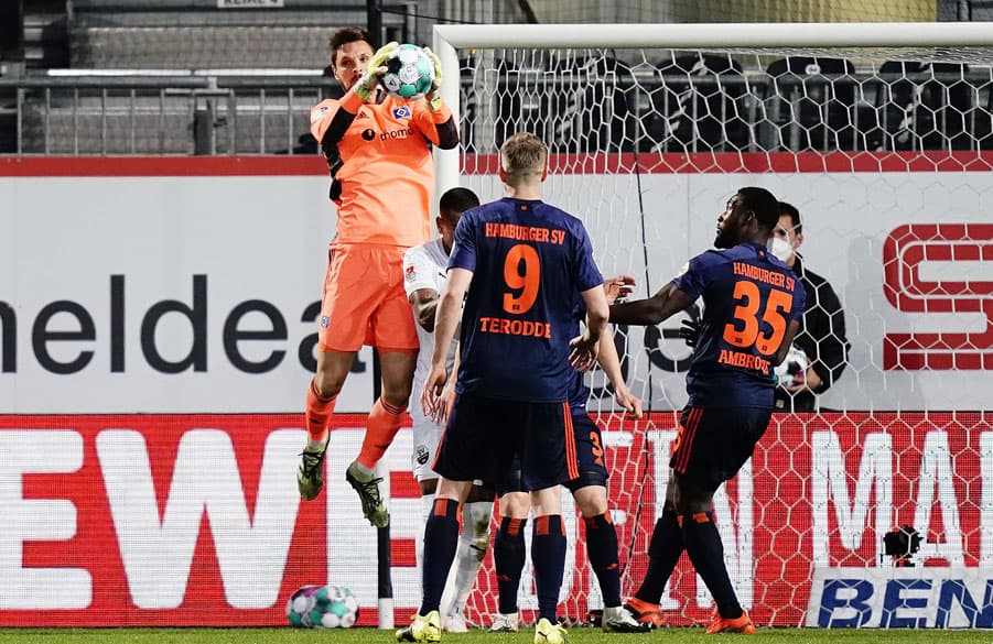 HSV-Keeper Sven Ulreich musste schon früh in der Partie öfter eingreifen als es ihm lieb war.
