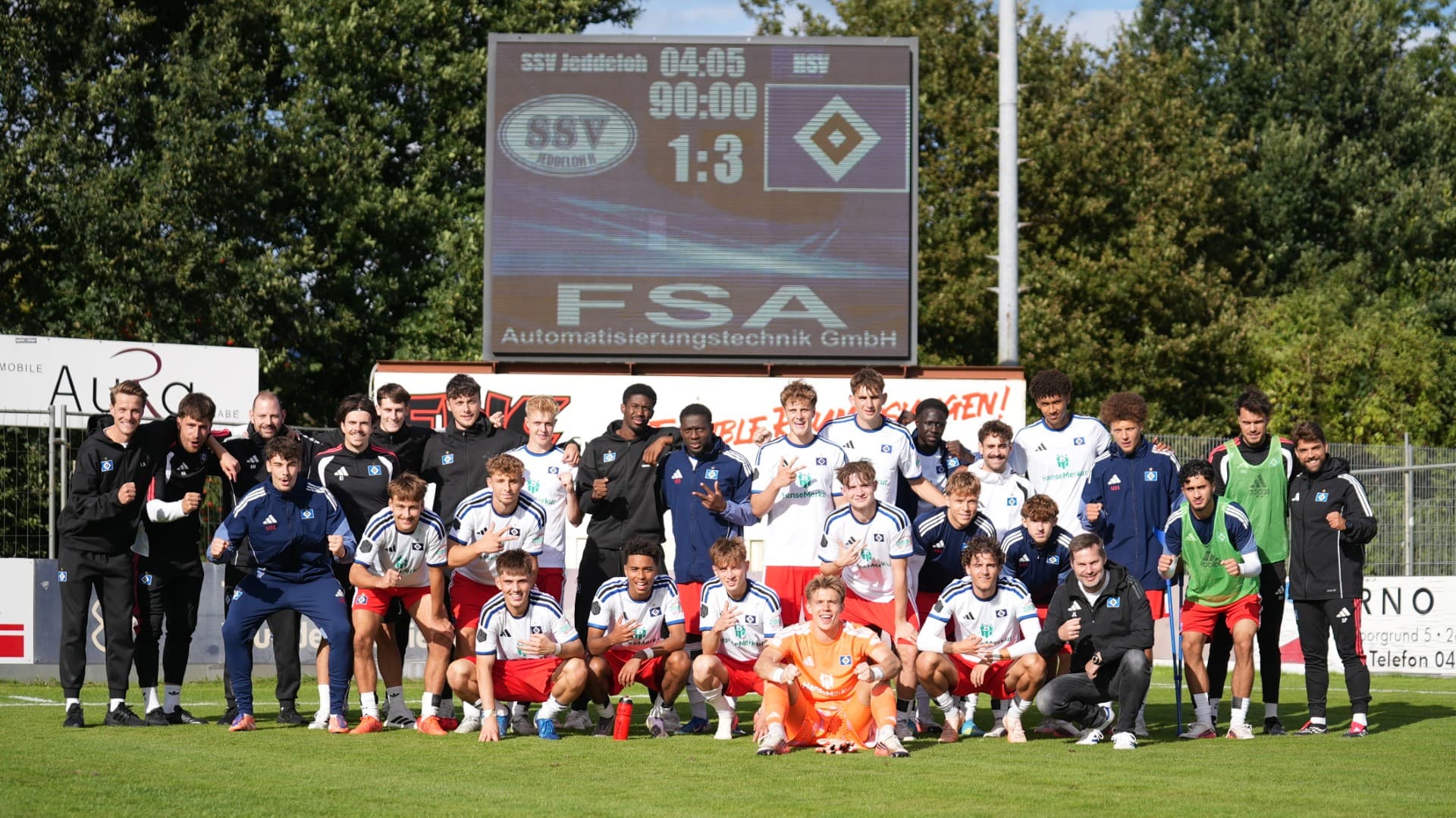 Siegerfoto unserer U21-Mannschaft nach dem Auswärtssieg beim SSV Jeddeloh II.