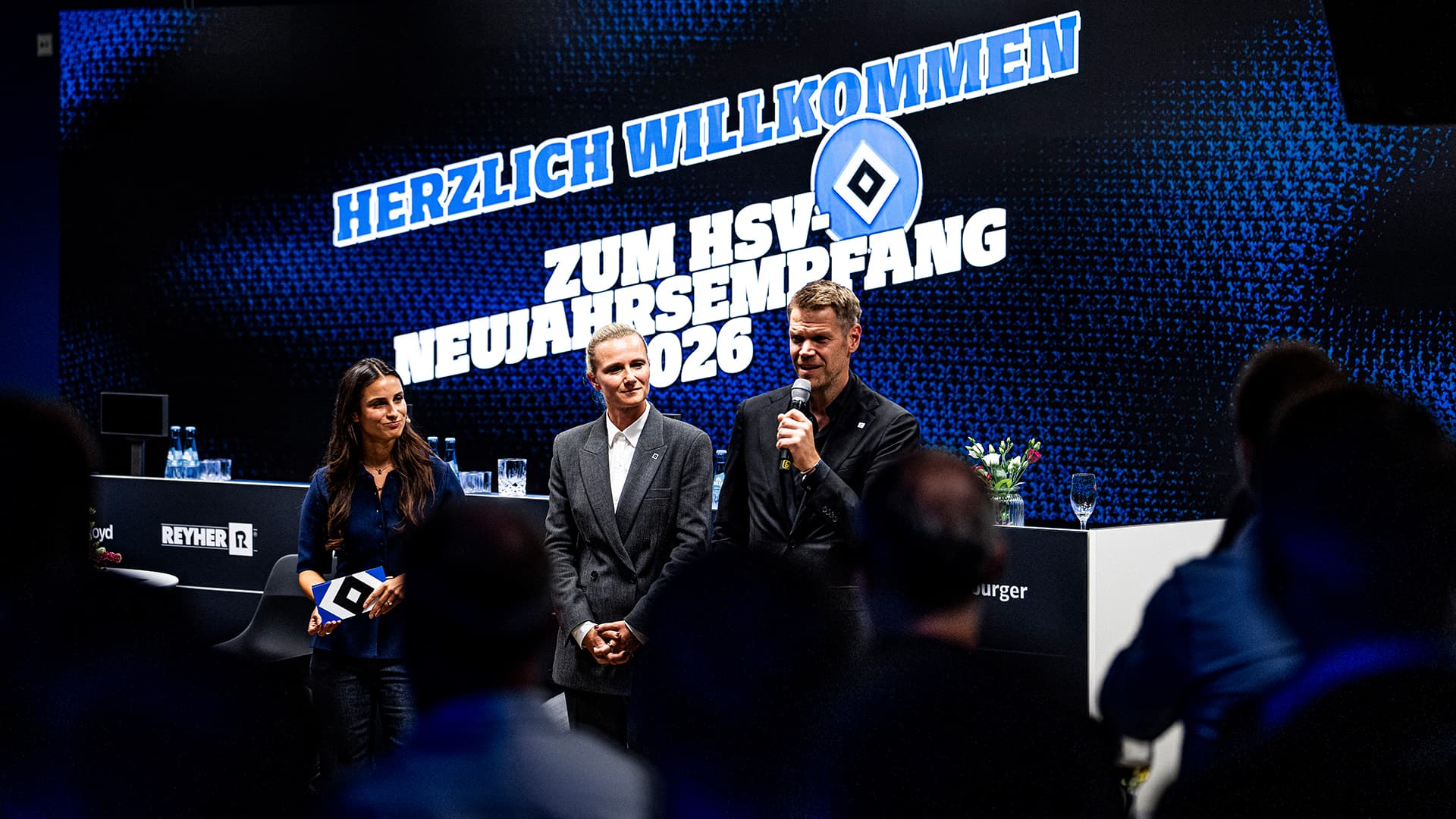 Kathleen Krüger und Eric Huwer eröffnen den HSV-Neujahrsempfang 2026 mit einer Rede.
