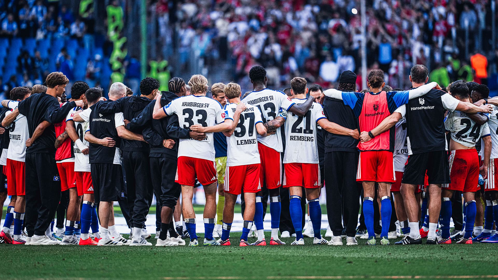 Die HSV-Mannschaft nach der Niederlage gegen Mainz.