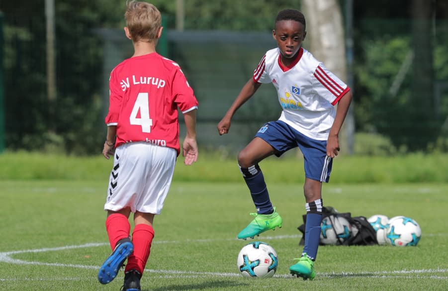 Ein Moment der Ruhe und Übersicht mit U11-Kicker Mario Jeremy Ade.