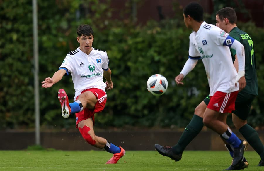 Niko Bozickovic (l.) traf nach 57 Minuten zur zwischenzeitlichen 2:1-Führung.