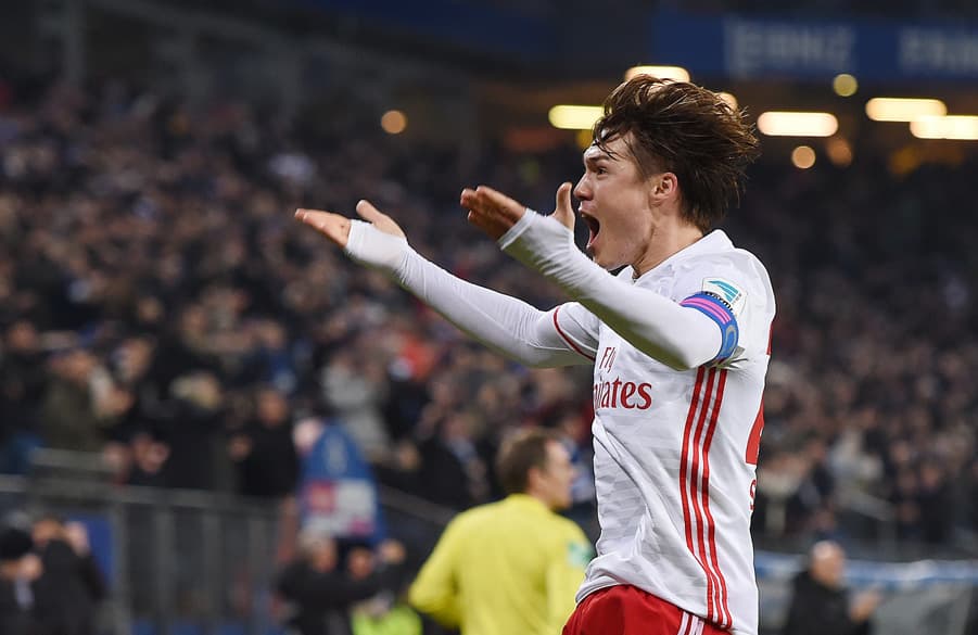 Gotoku Sakai bejubelt einen Treffer beim 2:2-Remis gegen Freiburg.