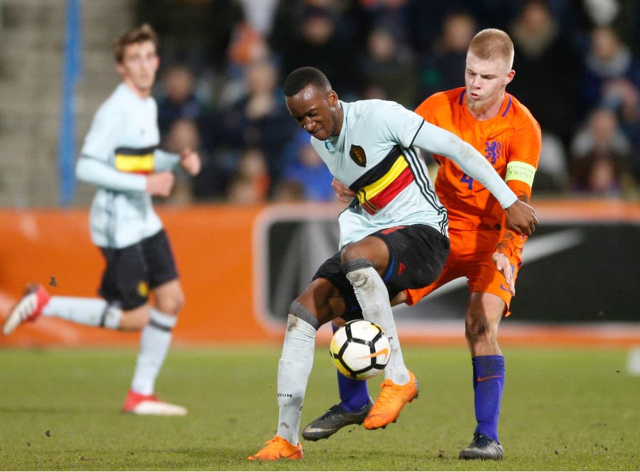 Rick van Drongelen tackles a player from the Belgium national squad.