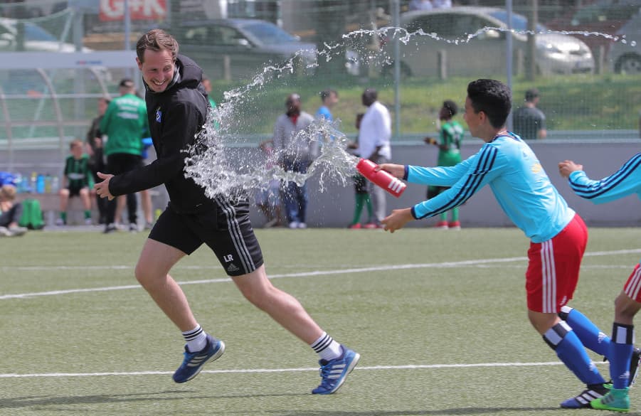 Lukas Rösel (l.) ist beim HSV ebenfalls als U11-Trainer tätig.