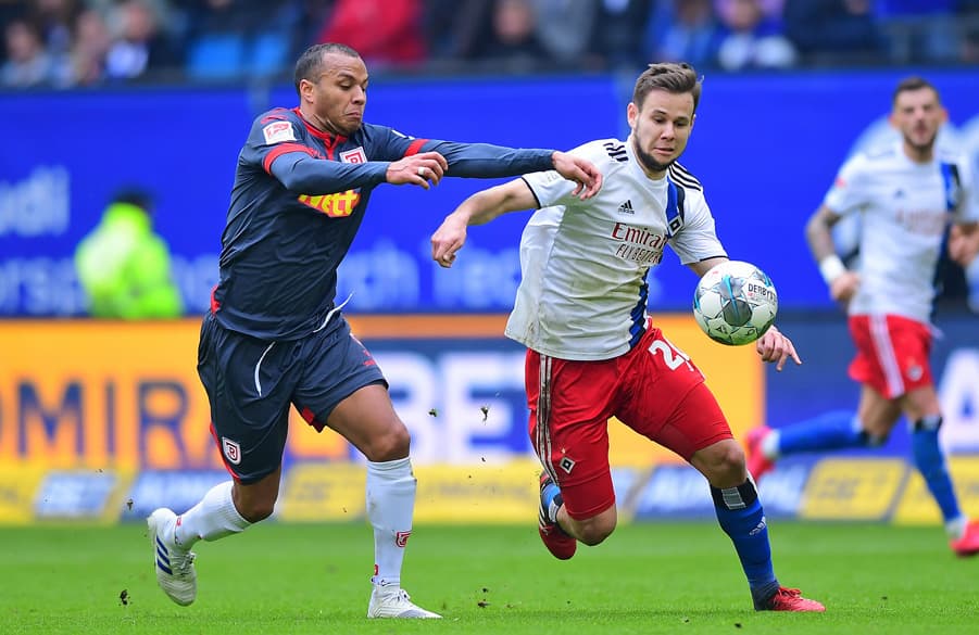 Ein umtriebiger Louis Schaub holte den Freistoß vor dem 1:0 heraus und leitete den Treffer anschließend auch höchstpersönlich ein. 