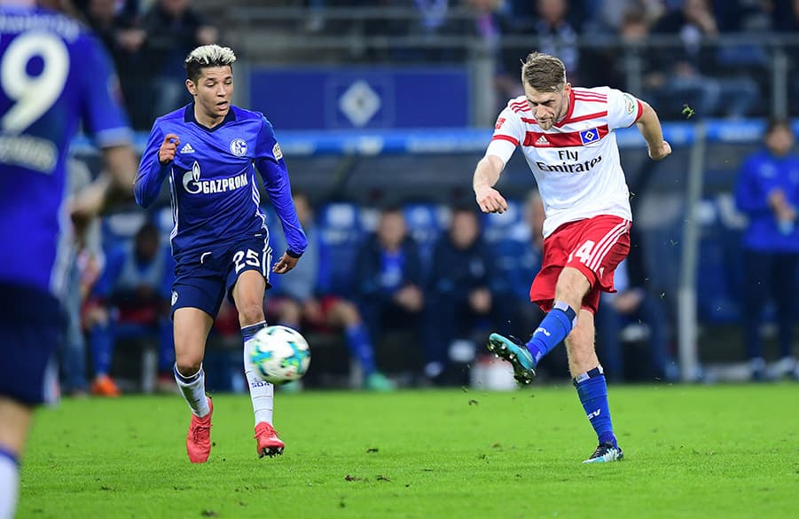 Im April 2018 schoss Hunt den HSV mit einem Traumtor zum 3:2-Sieg gegen Schalke 04. Zum Tor des Monats reichte sein Hoffnungs-Hammer im Abstiegskampf aber nicht.