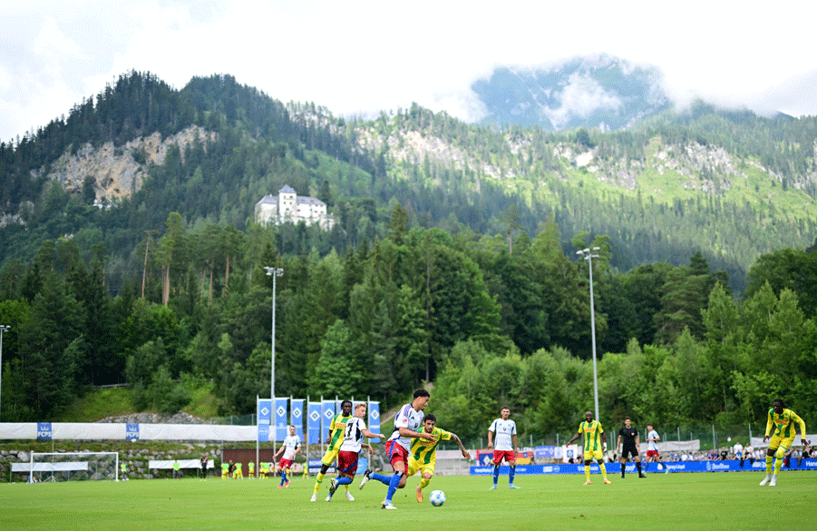 Herrliche Kulisse: Der HSV und der FC Nantes testeten im österreichischen Saalfelden.