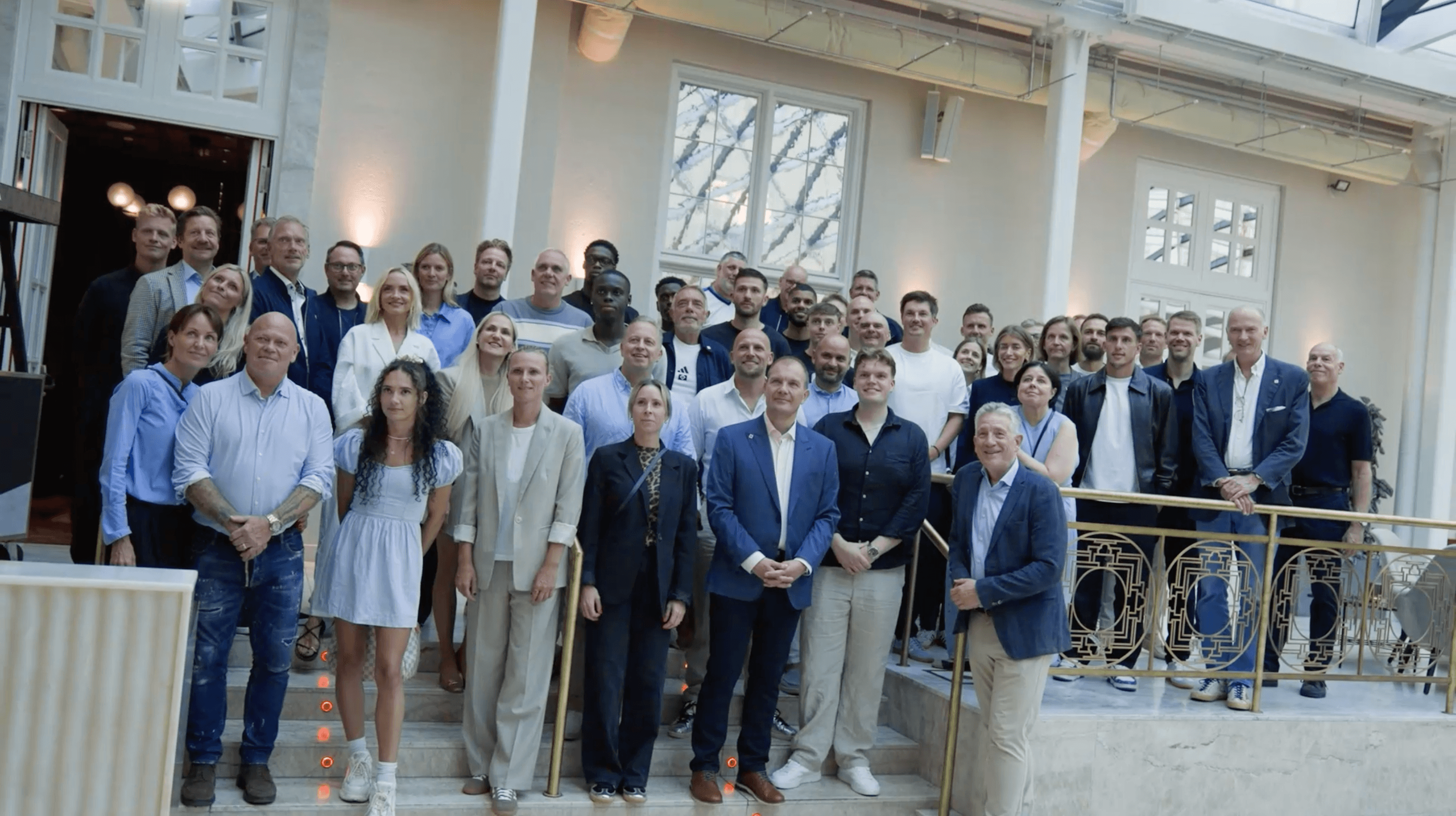 Großer Bildschirm mit Aufschrift: der HSV Business Club