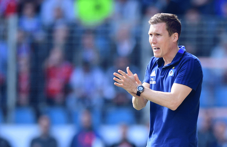 Hannes Wolf treibt seine Mannschaft an - und geht positiv in das DFB-Pokal-Duell mit dem Ligakonkurrenten.