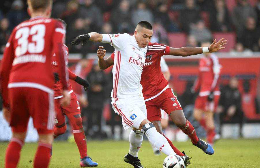 Bobby Wood tackling against in Ingolstadt.