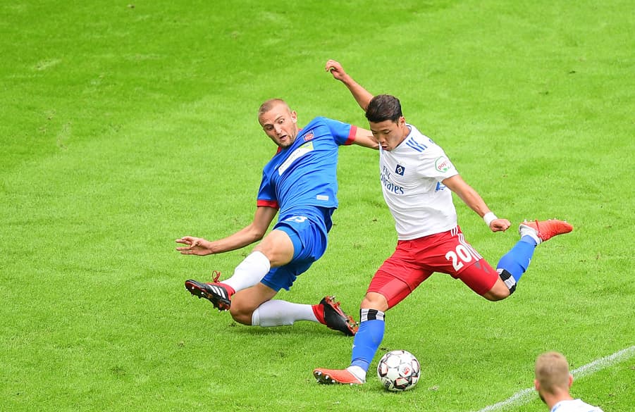 HSV-Neuzugang Hee-chan Hwang machte zum Einstand ein gutes Spiel und hätte sich um ein Haar sogar mit seinem ersten Tor bei den HSV-Fans vorgestellt.