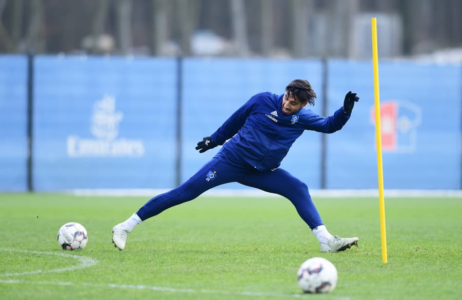 Berkay Özcan made the switch from VfB Stuttgart to HSV last week. Hannes Wolf is pleased with the impression the 20-year-old has made so far.