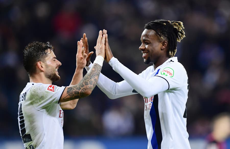 Die pure Freude: Am Ende gewannen die Rothosen mit 4:1, erzielten wunderbare Tore und feierten den Erfolg gemeinsam mit den Fans. Ein guter Abend!
