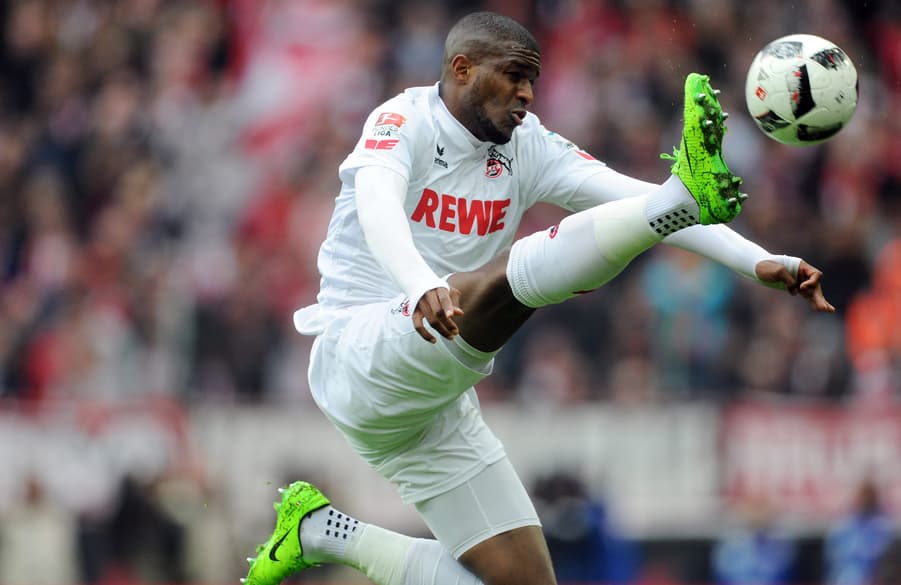 Anthony Modeste im Spiel bei der Ballannahme.