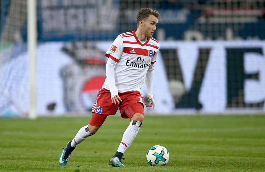 Luva Waldschmidt führt den Ball bei einem Heimspiel.