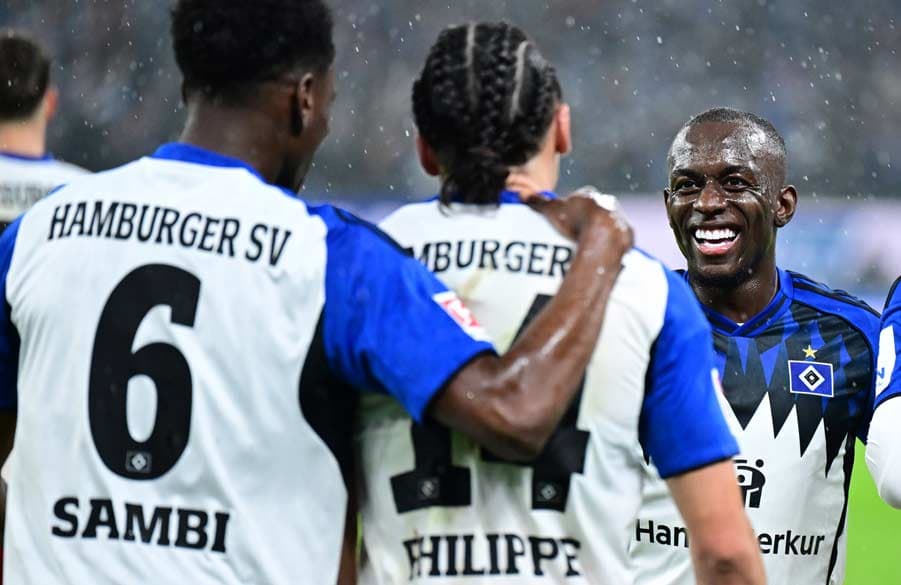 Torschützen unter sich: Sambi Lokonga, Rayan Philippe und Jean-Luc Dompe erzielten gegen Mainz 05 die vier Hamburger Treffer.