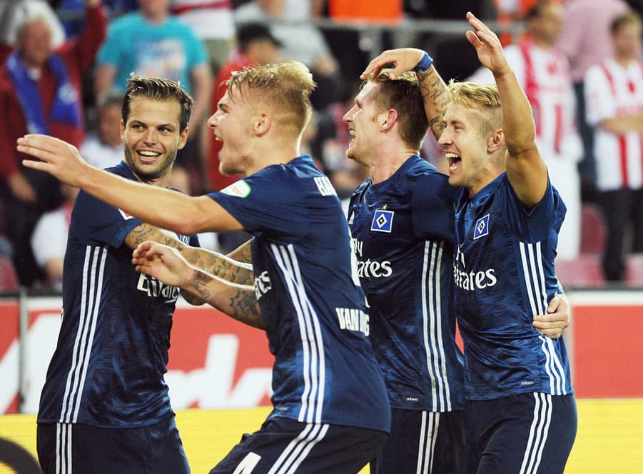 Celebratory huddle after the victory over Cologne.