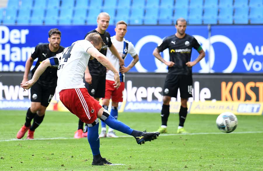 Ein kurzer Funken Hoffnung: Aaron Hunt erzielt nach rund einer Stunde per Strafstoß den Anschlusstreffer, doch die erhoffte Schlussoffensive blieb anschließend aus.