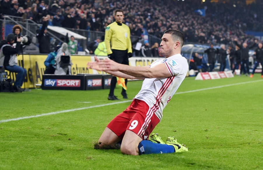 Kyriakos Papadopoulos jubelt über seinen Treffer zum 1:0.
