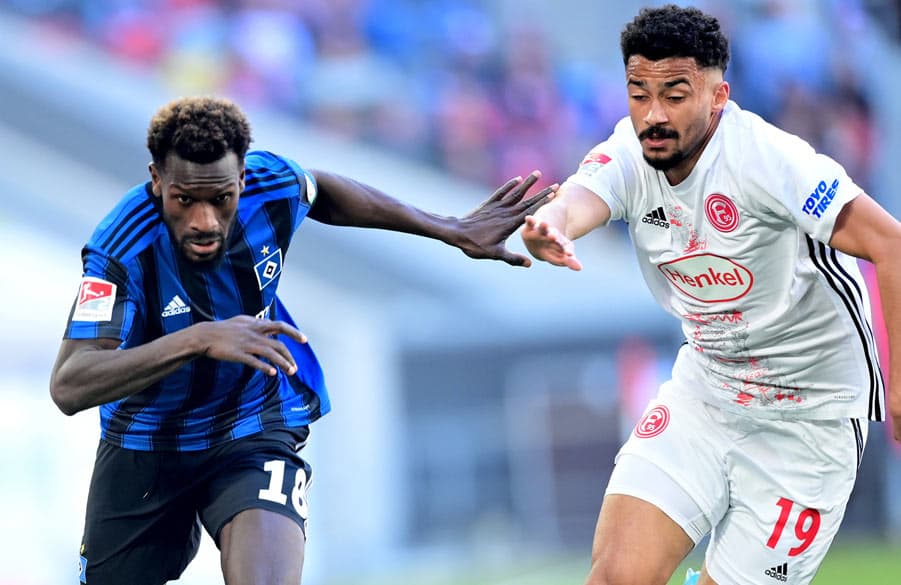 Emmanuel Iyoha, hier im Zweikampf mit Bakery Jatta, hatte kurz vor dem Halbzeitpfiff die große Chance auf die 1:0-Führung.