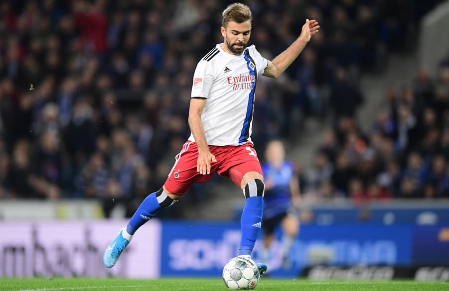 Lukas Hinterseer schießt.