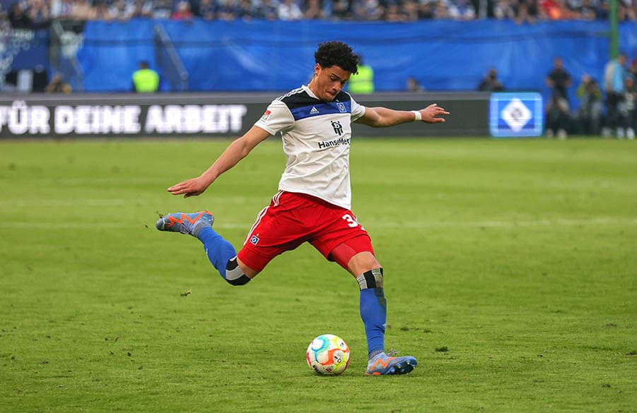 Kick it like Kittel: Jonas David per Flatterball mit seinem ersten Zweitliga-Tor.